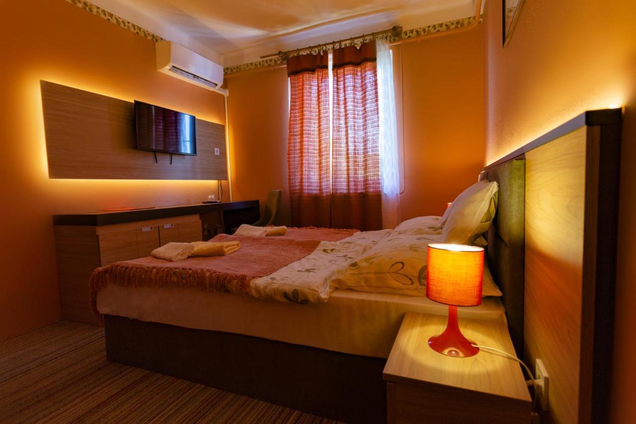 Alabastrom Panzio Es Etterem Bed & Breakfast Bogács Exterior photo
