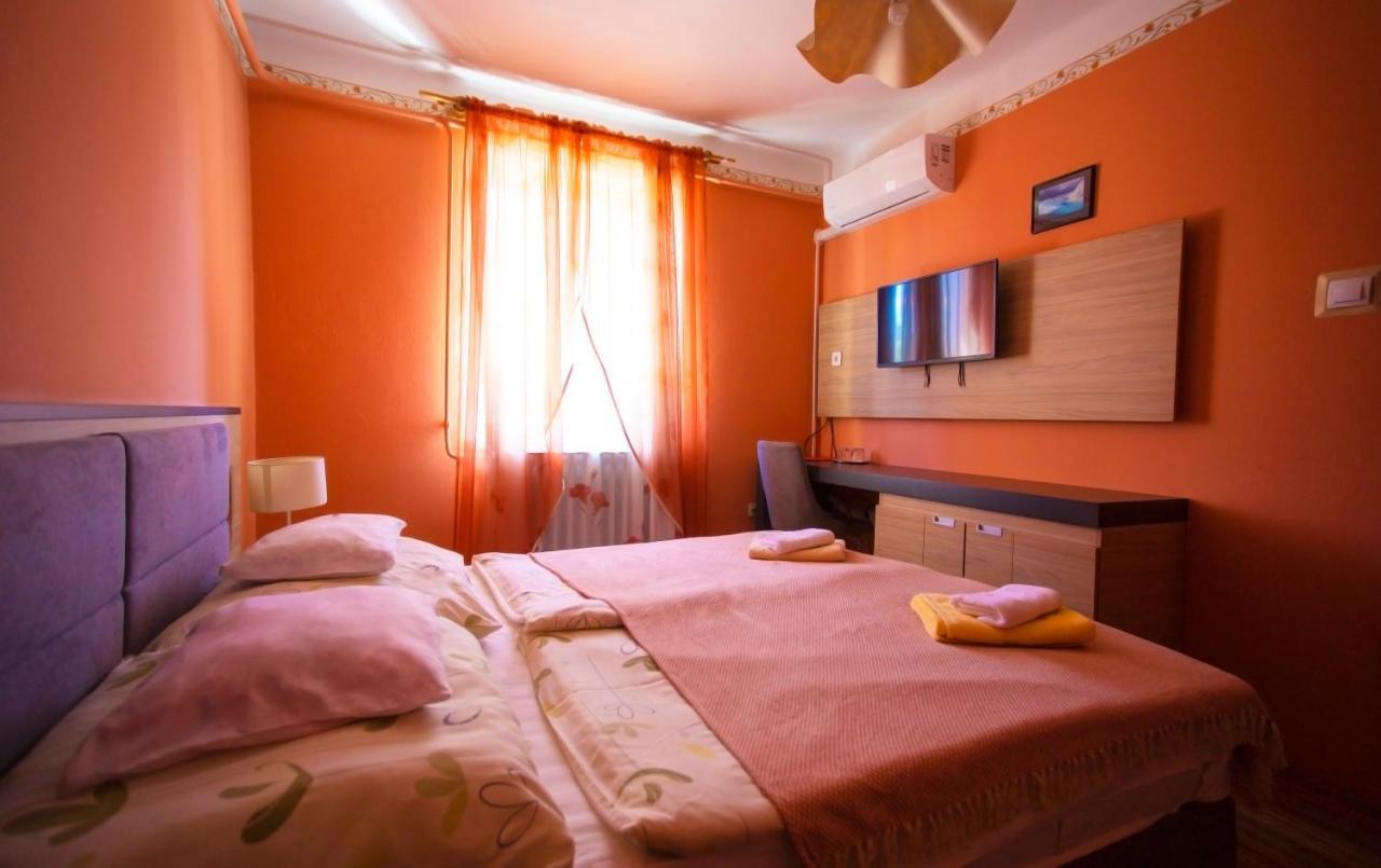 Alabastrom Panzio Es Etterem Bed & Breakfast Bogács Exterior photo