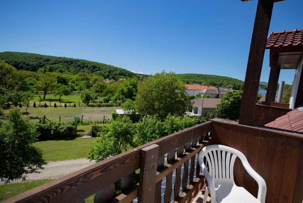 Alabastrom Panzio Es Etterem Bed & Breakfast Bogács Exterior photo