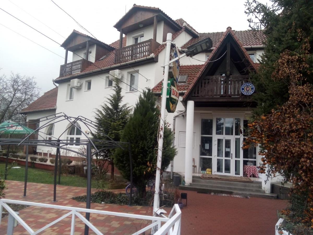 Alabastrom Panzio Es Etterem Bed & Breakfast Bogács Exterior photo