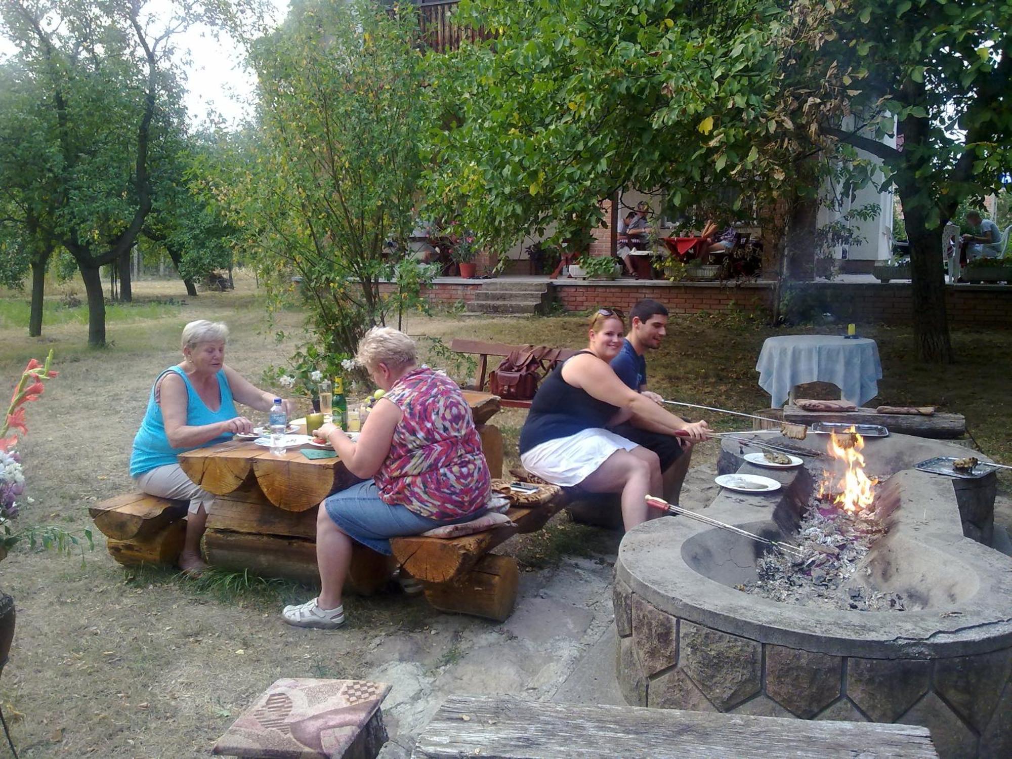 Alabastrom Panzio Es Etterem Bed & Breakfast Bogács Exterior photo