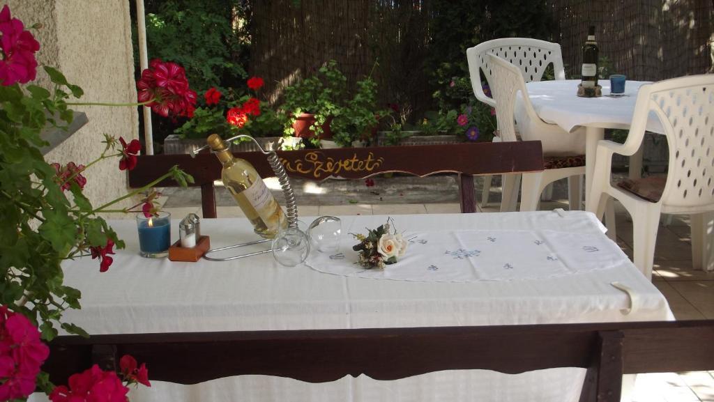 Alabastrom Panzio Es Etterem Bed & Breakfast Bogács Exterior photo