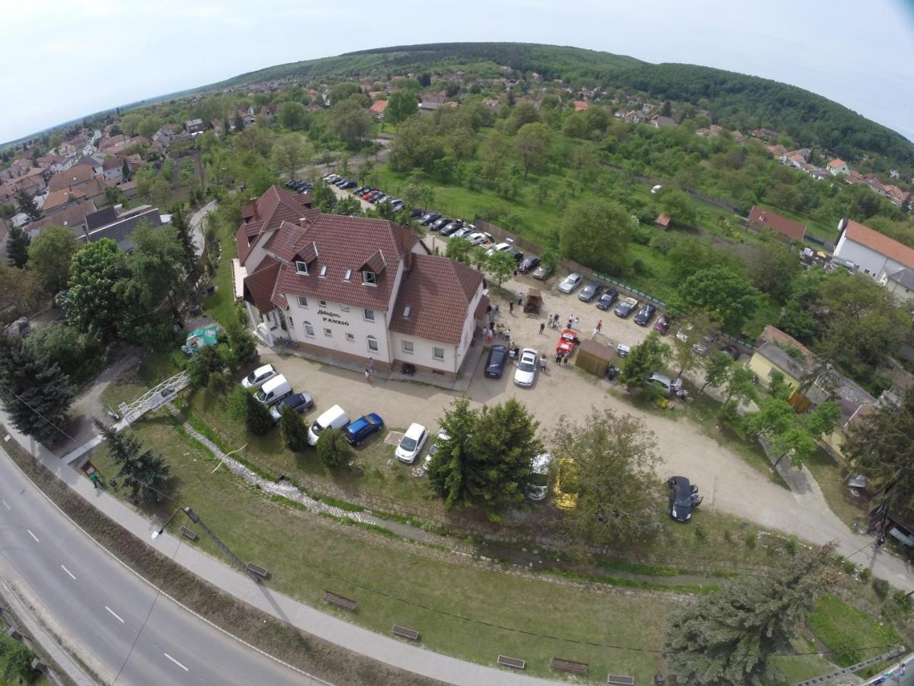 Alabastrom Panzio Es Etterem Bed & Breakfast Bogács Exterior photo