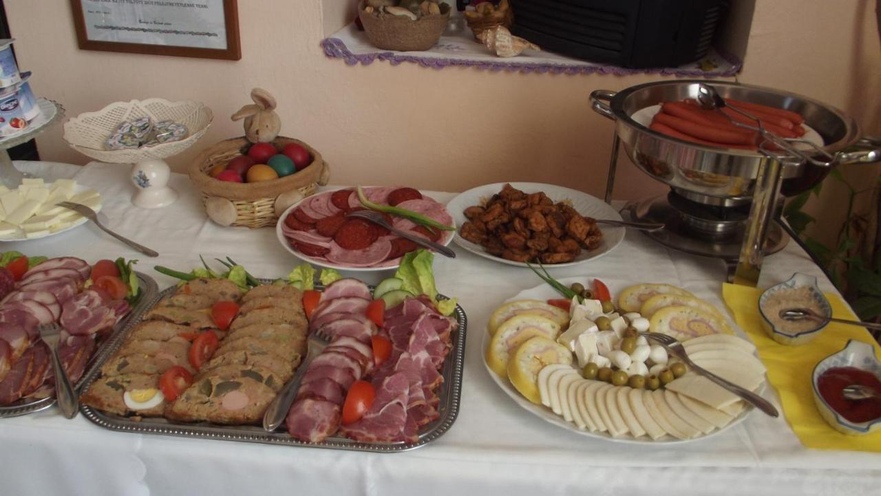Alabastrom Panzio Es Etterem Bed & Breakfast Bogács Exterior photo