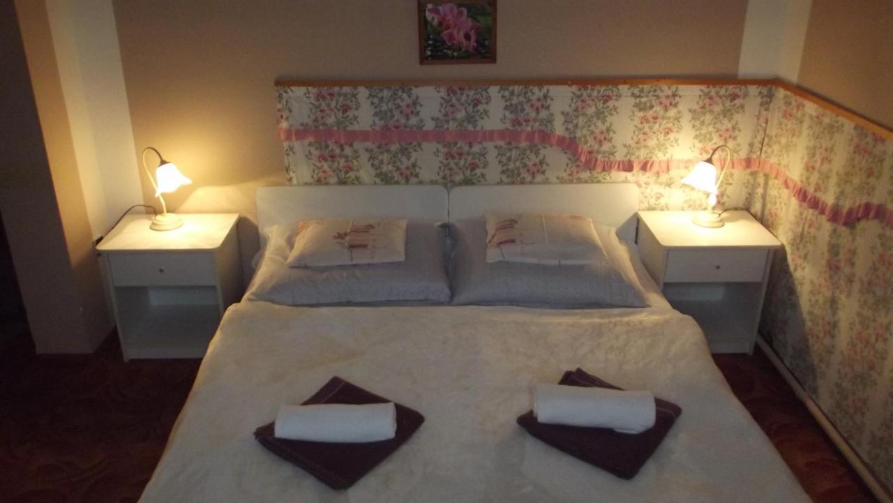 Alabastrom Panzio Es Etterem Bed & Breakfast Bogács Exterior photo